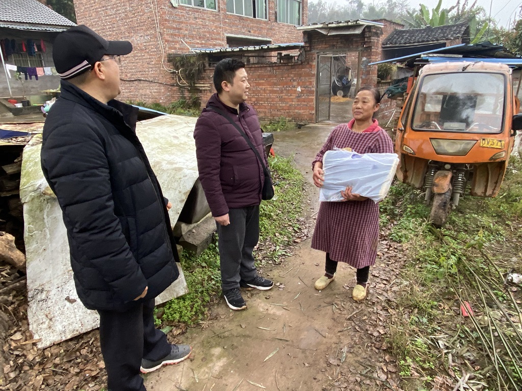10走访学员唐维贵家.jpg